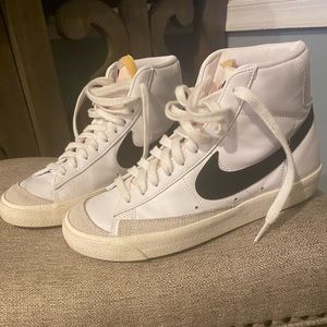 Nike Blazer Sneakers